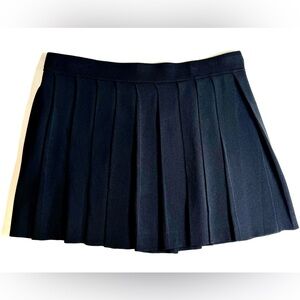 Oak + Fort pleated skirt. Large. Black. NWT